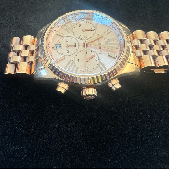 MICHAEL KORS MK5569 Lexington Rose Gold Tone Chronograph Watch - Picture 4 of 16